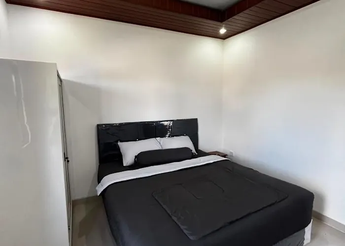 Ej House Bed & Breakfast Blahbatu